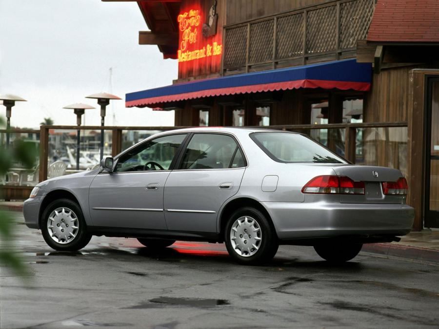  Honda Accord Sedan 1998 года  (US) (фото 10 из 12)